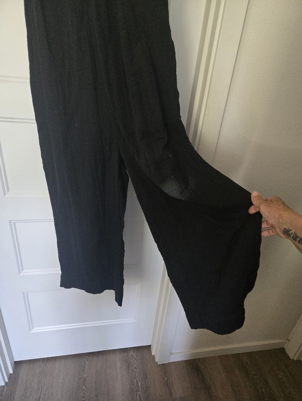 NWT!! Linen Blend Black Tie-Shoulder Wide Leg Jumpsuit With Pockets. Size M - Picture 4 of 7